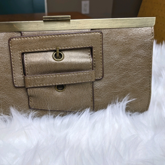 NWOT IBD Italy Antique Gold Clutch - Picture 1 of 5